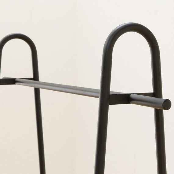 A-SHAPED HANGER RACK SWIN BK